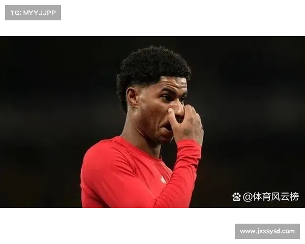 巴黎圣日耳曼转会市场面临的三大挑战与应对策略分析