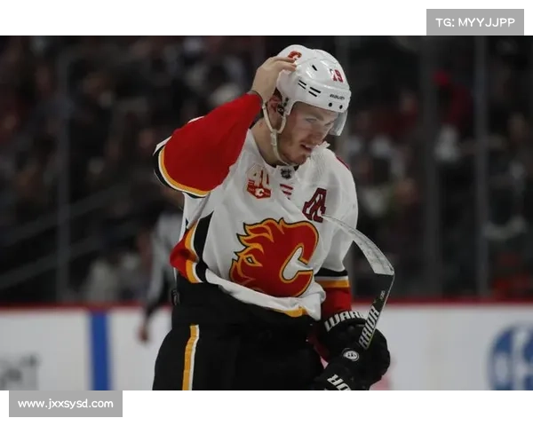 康纳·麦大维德在NHL季后赛中的惊艳表现引领队伍迈向胜利